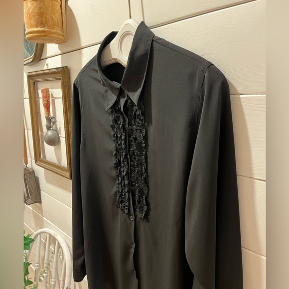 JUSTE POUR MOI  button down shirt with a frill along the topSize 1x - Picture 7 of 10
